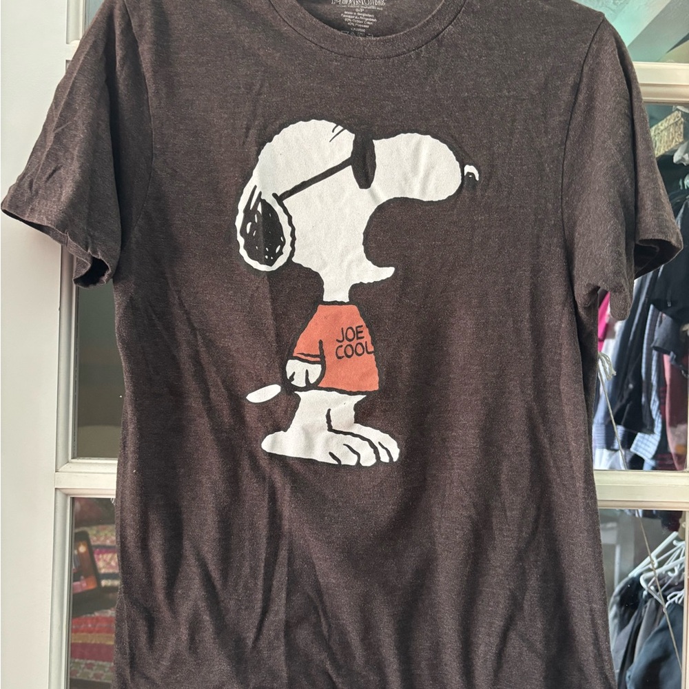 Peanuts Dark Brown Graphic Tee Snoopy screaming size Small.